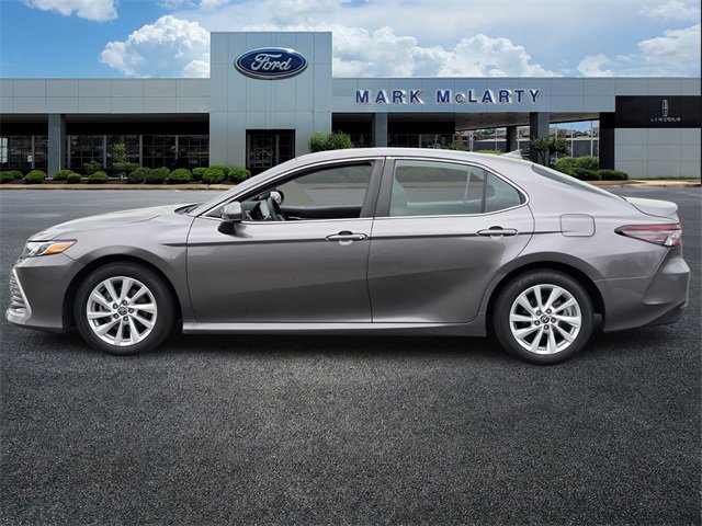 Used 2023 Toyota Camry LE image 2