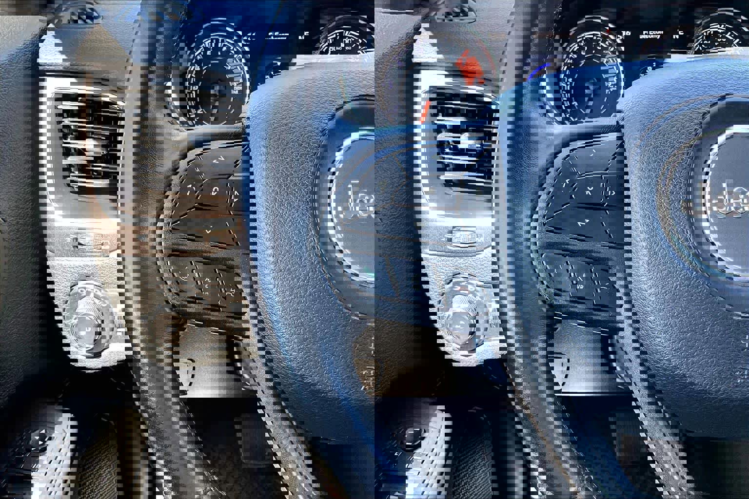 Used 2019 Jeep Cherokee Trailhawk w/ Comfort/Convenience Group AWD/4WD image 26