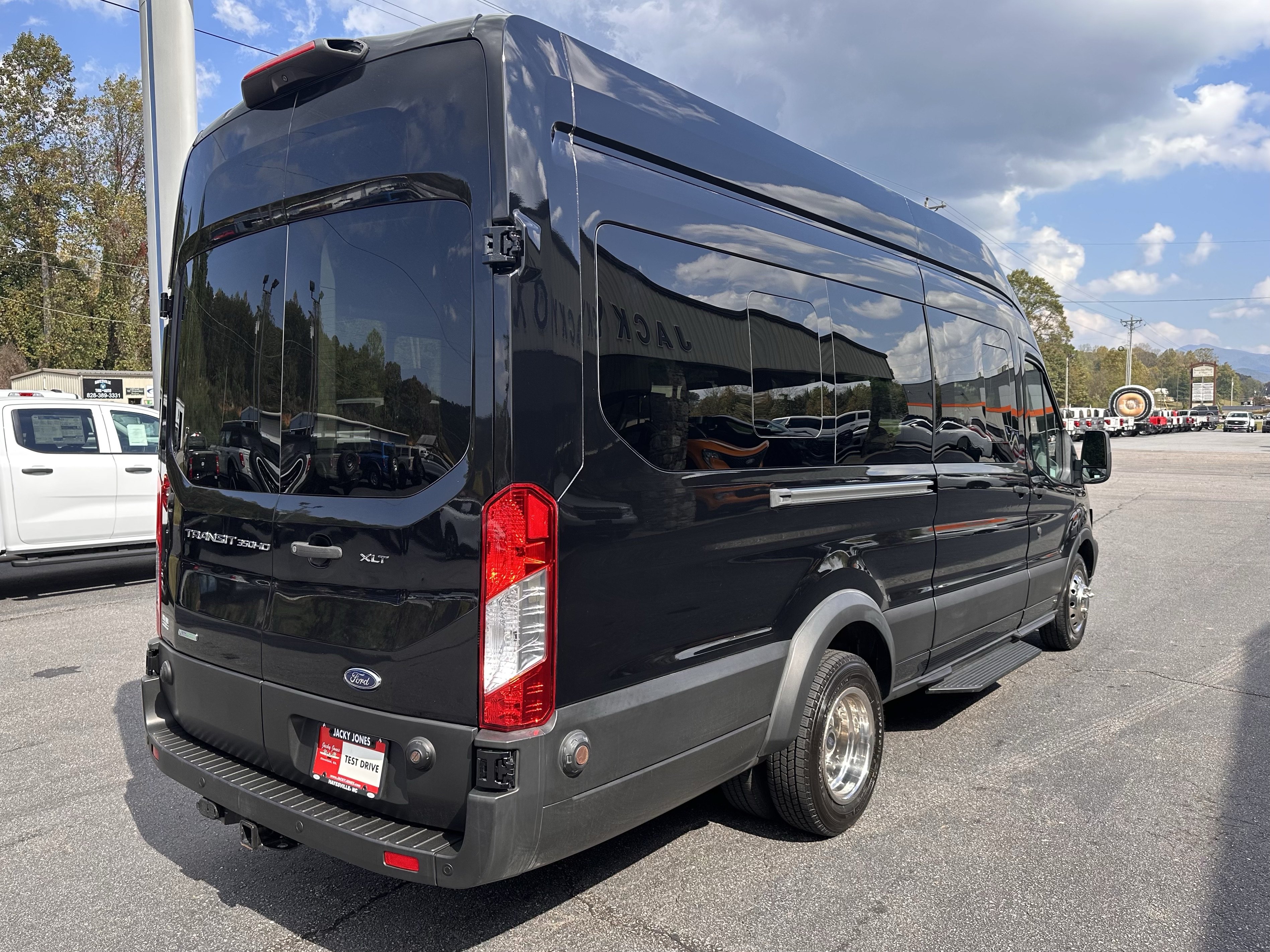 Certified 2019 Ford Transit 350 XLT RWD image 6