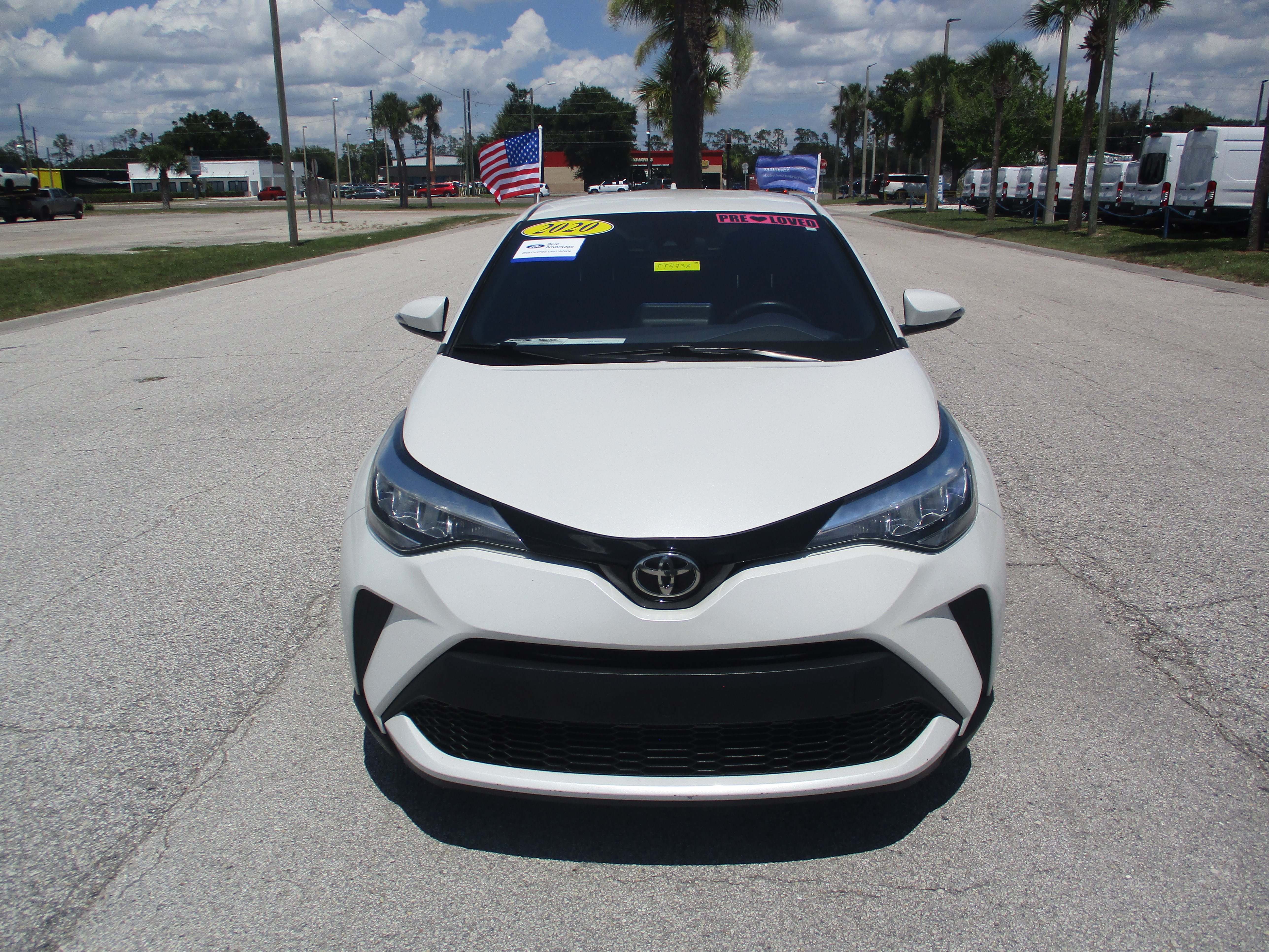 Used 2020 Toyota C-HR XLE FWD image 2