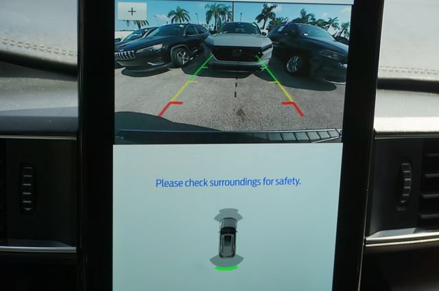 Certified 2023 Ford Explorer Platinum w/ Technology Package AWD/4WD image 13