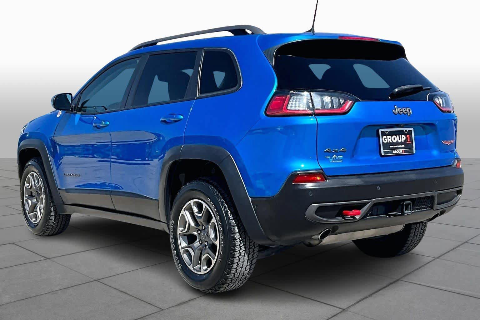 Used 2021 Jeep Cherokee Trailhawk w/ Technology Group AWD/4WD video 2