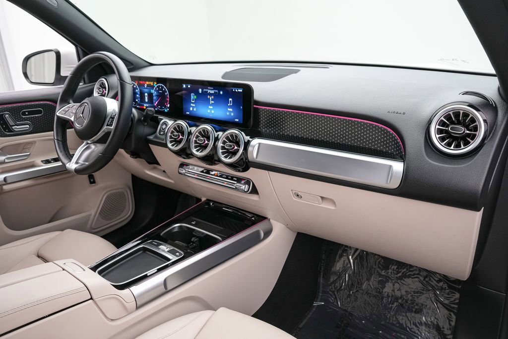 Used 2025 Mercedes-Benz GLB 250 4MATIC image 22