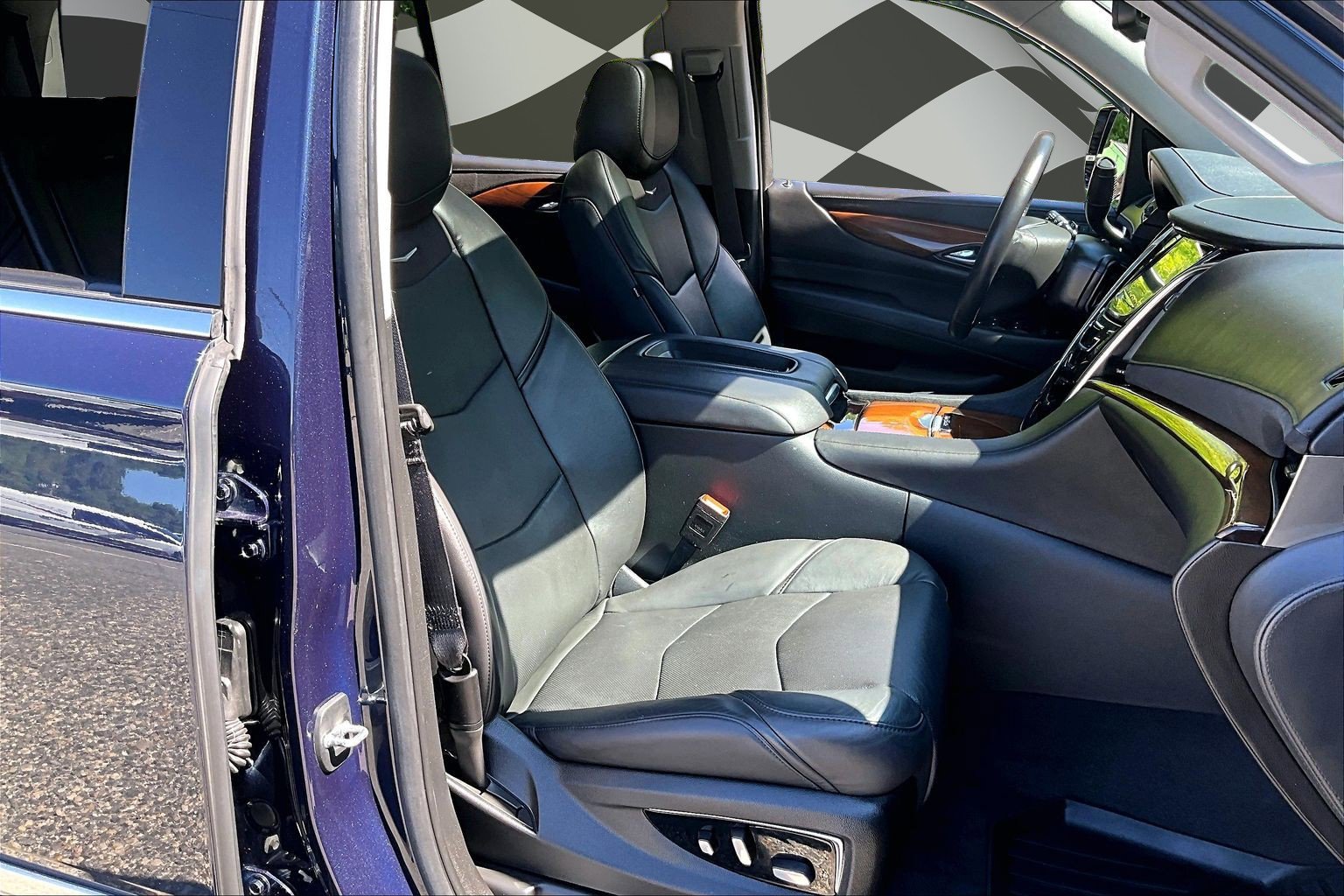 Used 2020 Cadillac Escalade Luxury AWD/4WD image 7