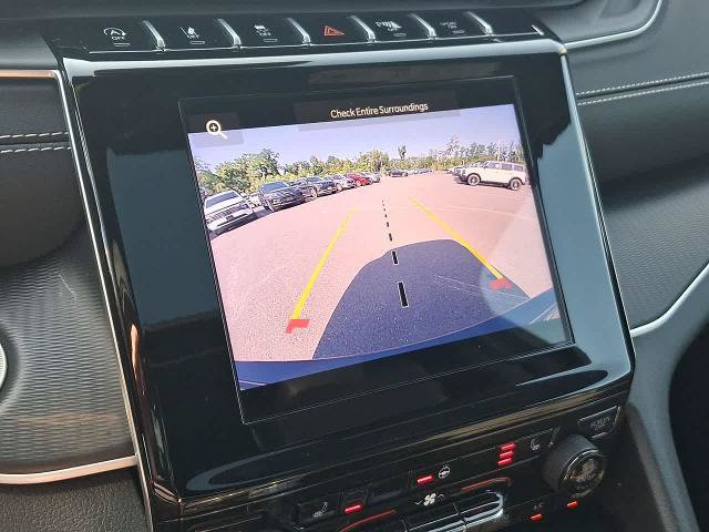 Used 2025 Jeep Grand Cherokee Altitude AWD/4WD image 21
