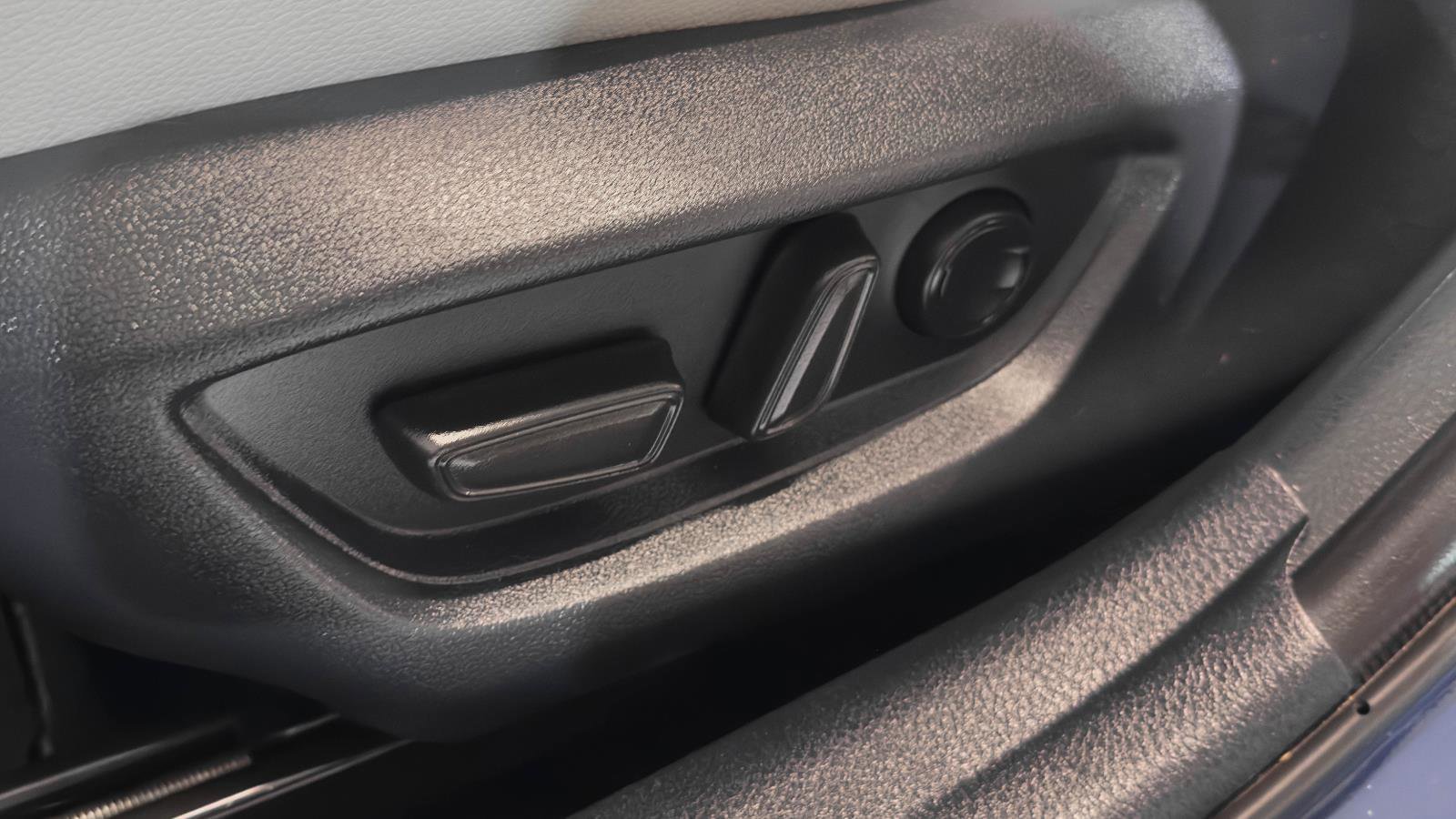 Used 2025 Toyota Camry XLE image 13