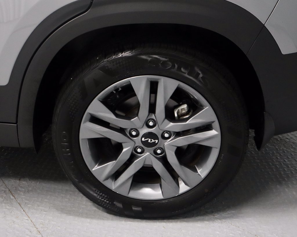 Used 2023 Kia Seltos S AWD/4WD image 19