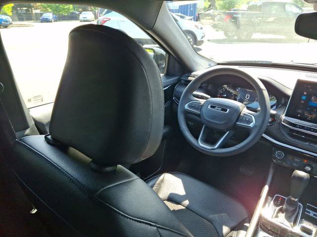 Used 2025 Jeep Compass Latitude w/ Convenience Group AWD/4WD image 15
