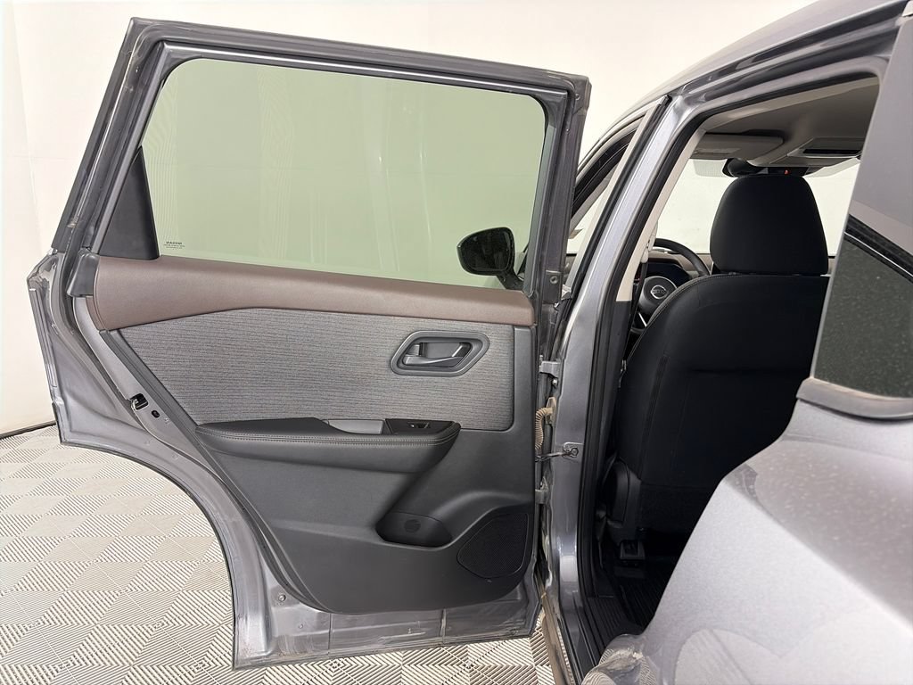 Used 2021 Nissan Rogue S AWD/4WD image 12