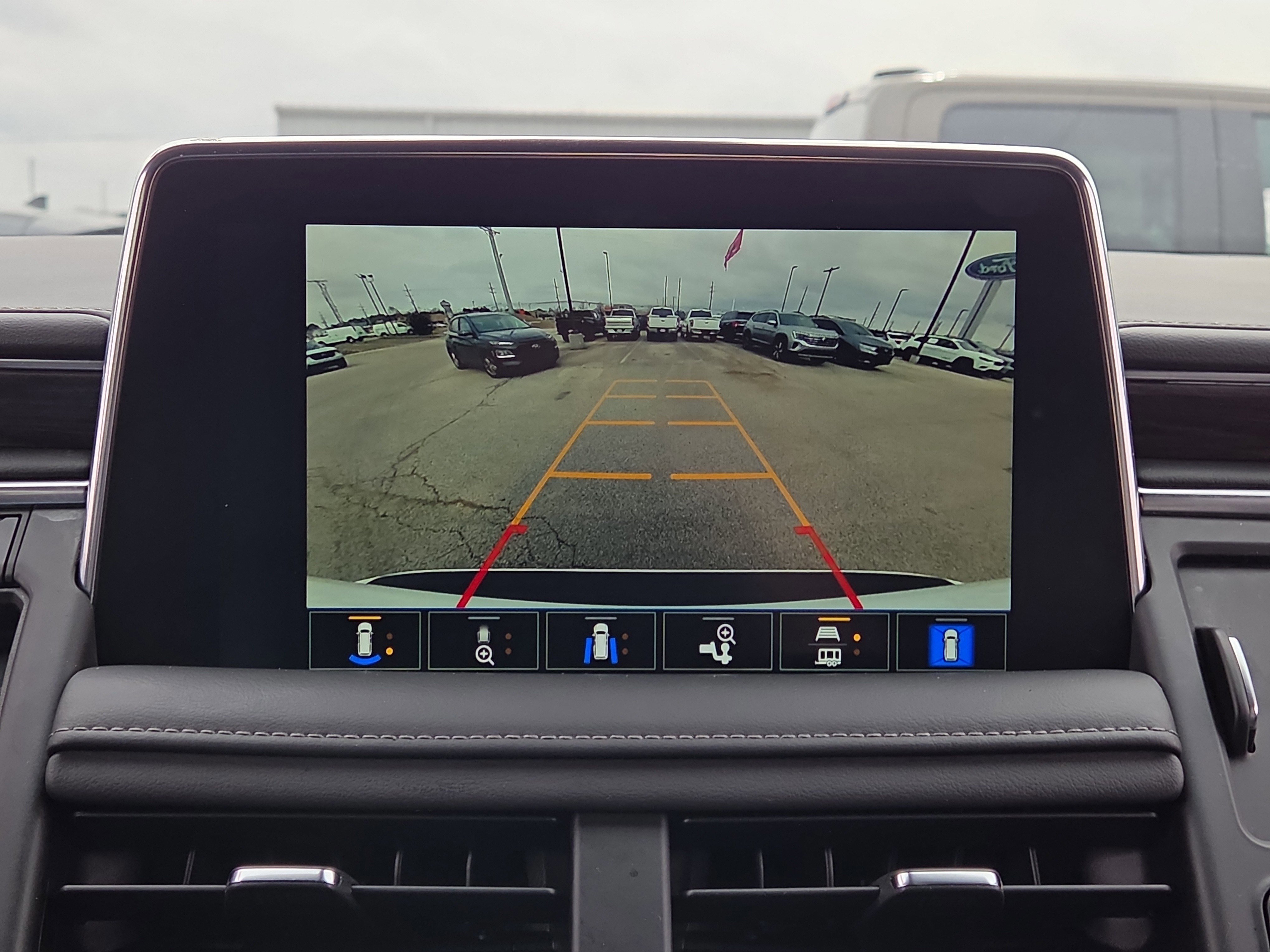 Used 2022 Chevrolet Tahoe Z71 w/ Luxury Package image 25