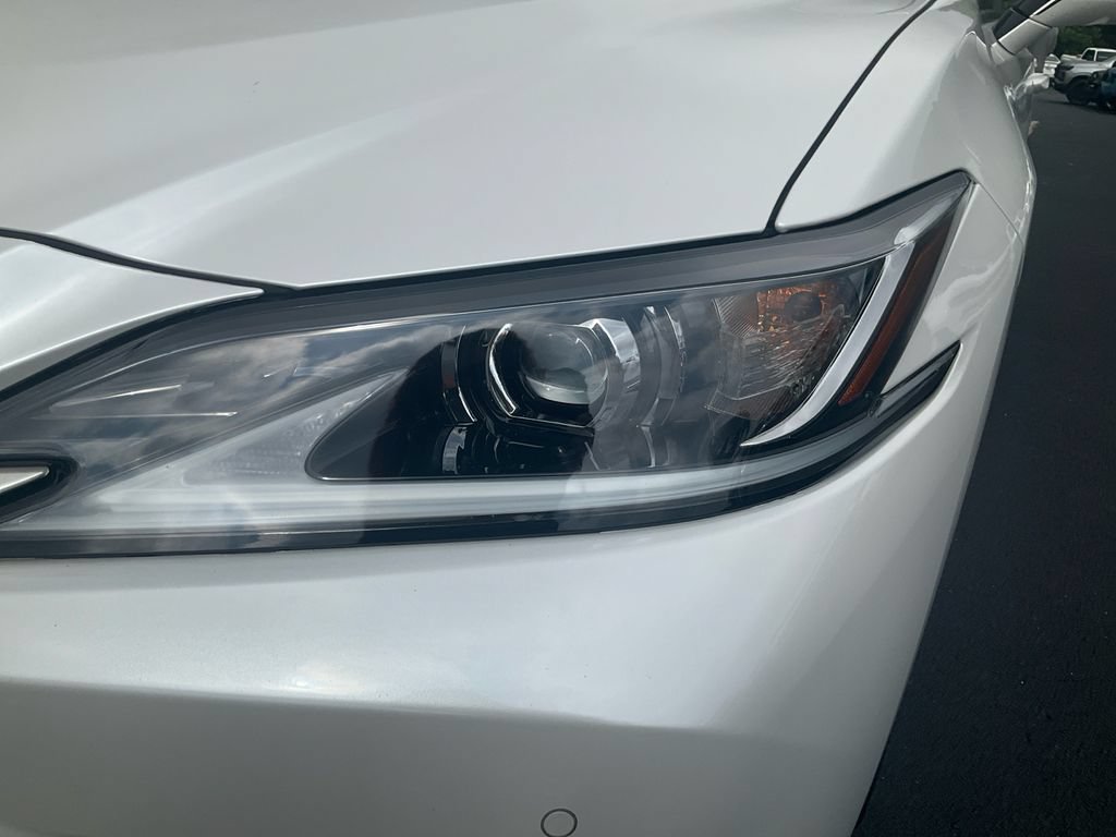 Used 2024 Lexus ES 300h w/ Technology Package FWD image 9