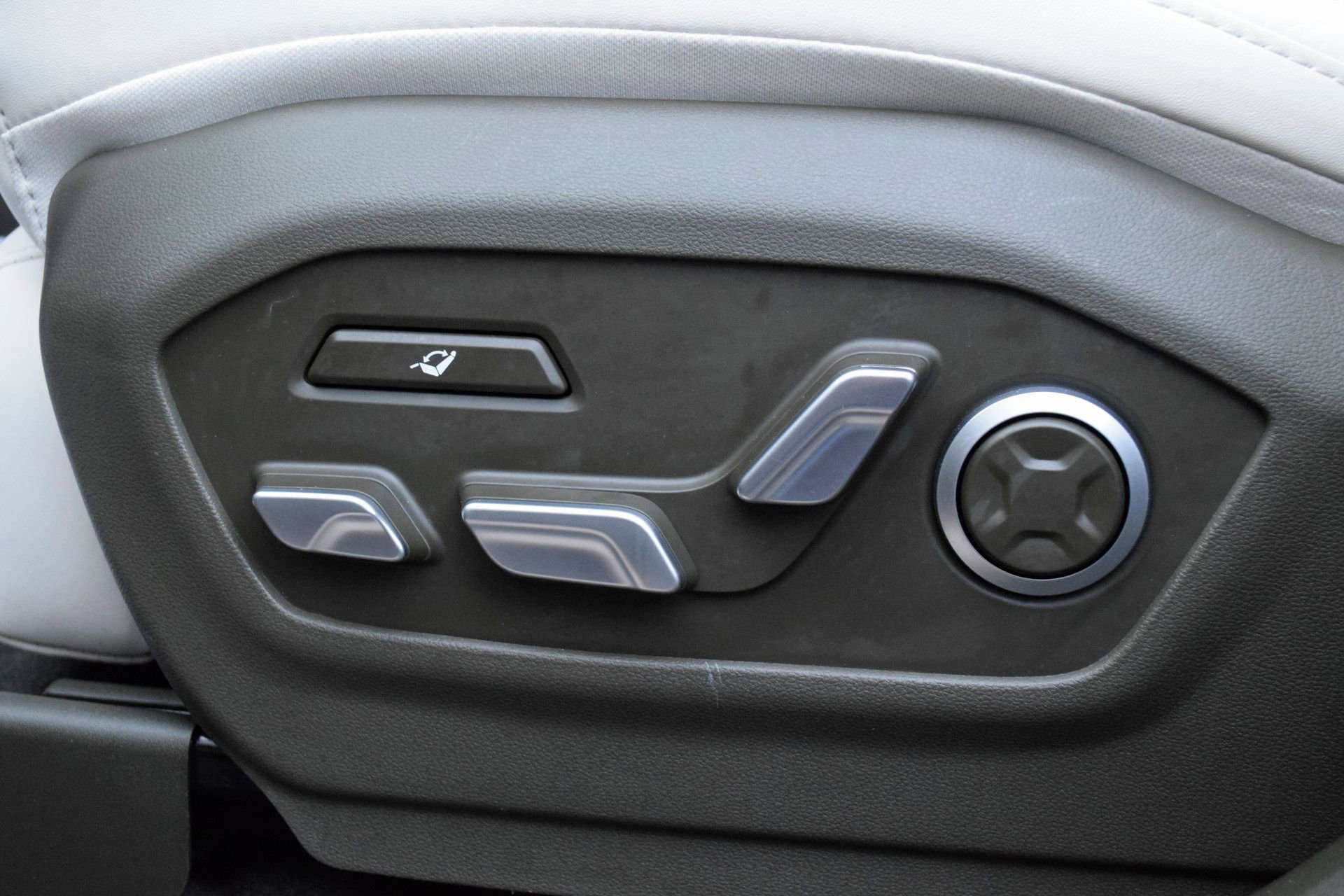 Used 2025 Hyundai Santa Fe Calligraphy image 17