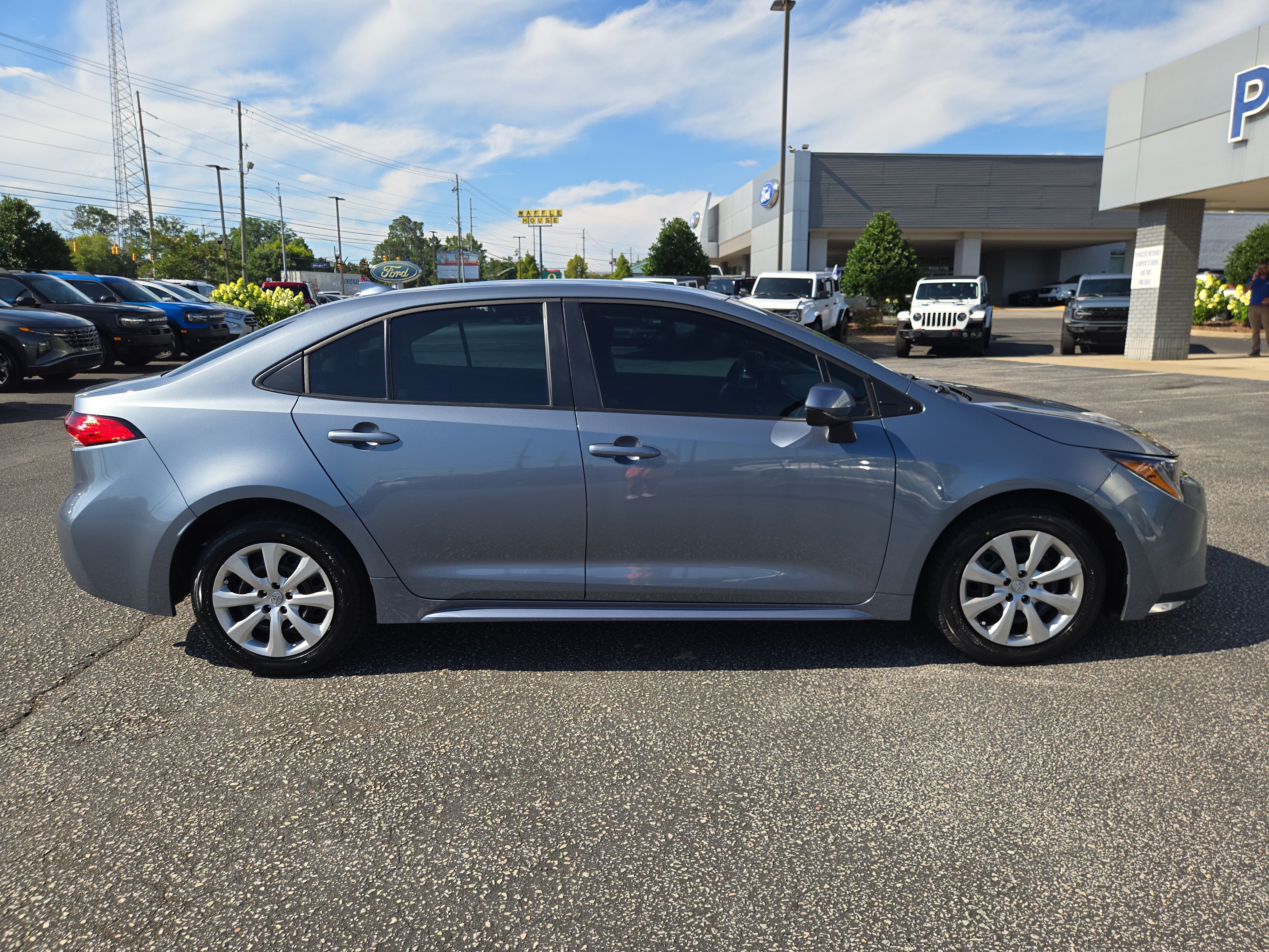 Used 2024 Toyota Corolla LE FWD image 6