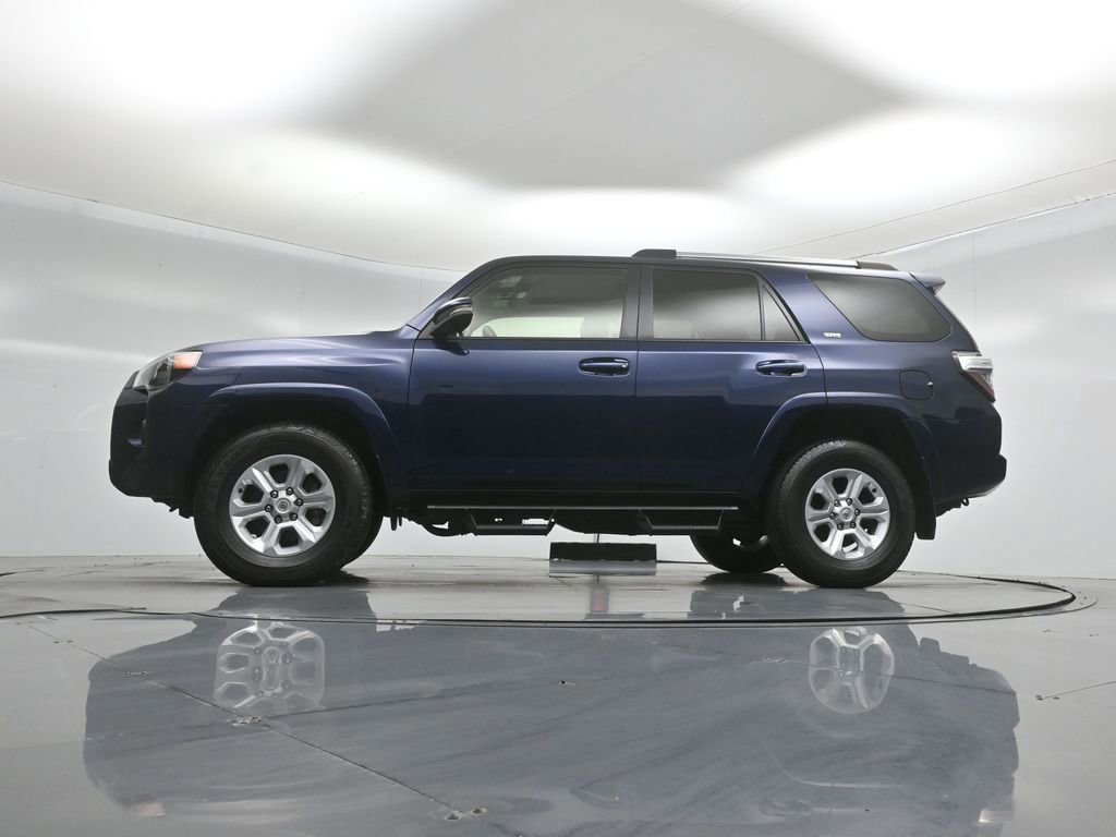 Used 2022 Toyota 4Runner SR5 Premium w/ Moonroof Package AWD/4WD image 22