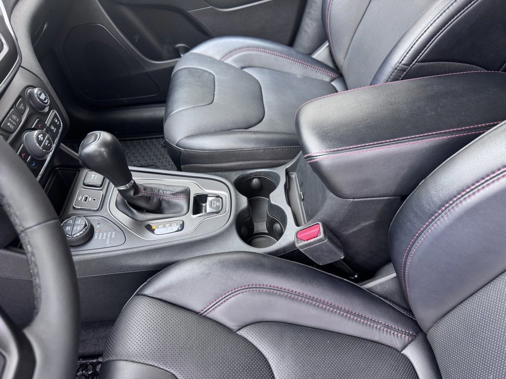 Used 2022 Jeep Cherokee Trailhawk w/ Sound & Nav Group image 16