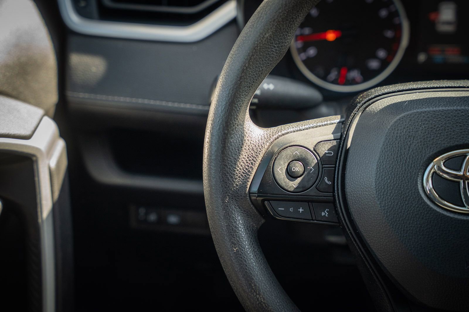 Used 2020 Toyota RAV4 LE FWD image 27