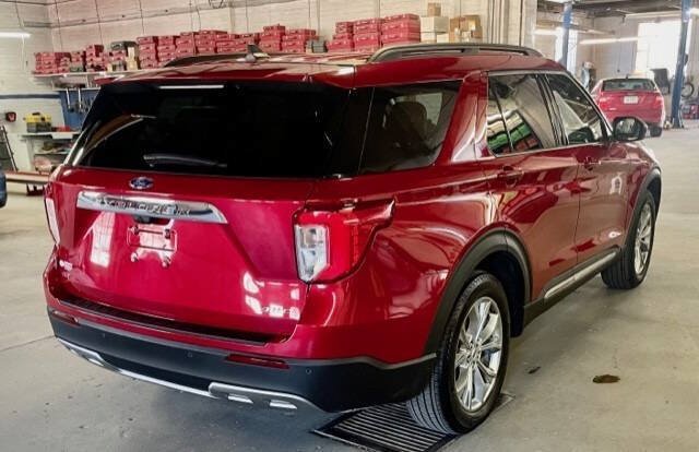 Certified 2024 Ford Explorer XLT w/ Equipment Group 202A AWD/4WD image 6