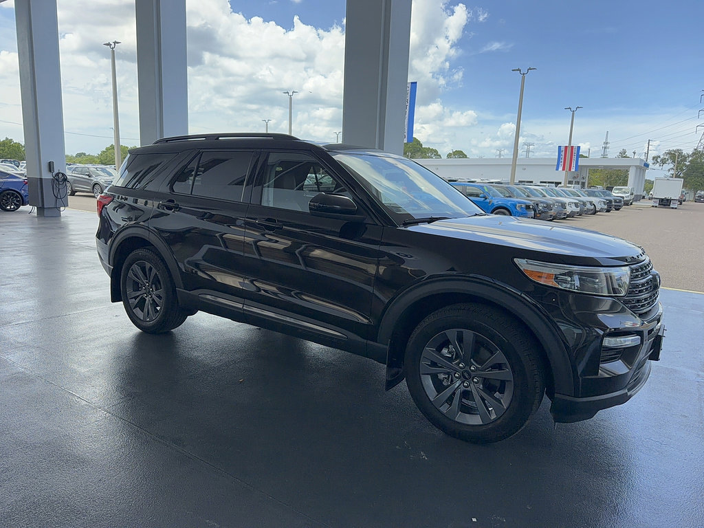 Certified 2023 Ford Explorer XLT w/ Equipment Group 202A AWD/4WD image 5