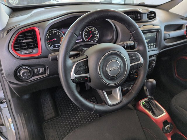 Used 2020 Jeep Renegade Trailhawk w/ Cold Weather Group AWD/4WD image 17