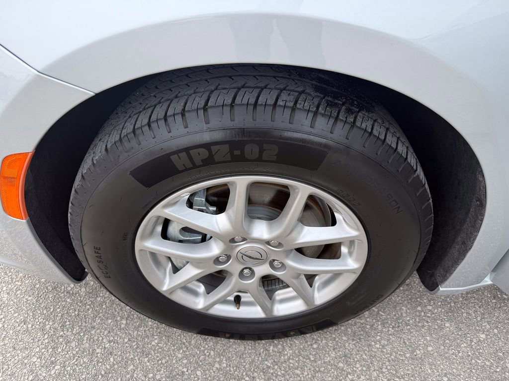 Used 2024 Chrysler Pacifica Touring-L image 38