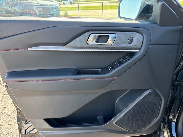 Certified 2025 Ford Explorer ST-Line w/ ST-Line Street Pack image 18