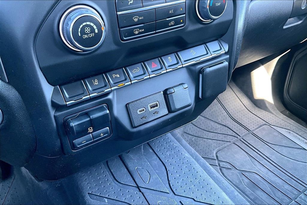 Used 2024 Chevrolet Silverado 2500 Custom w/ Custom Value Package image 33