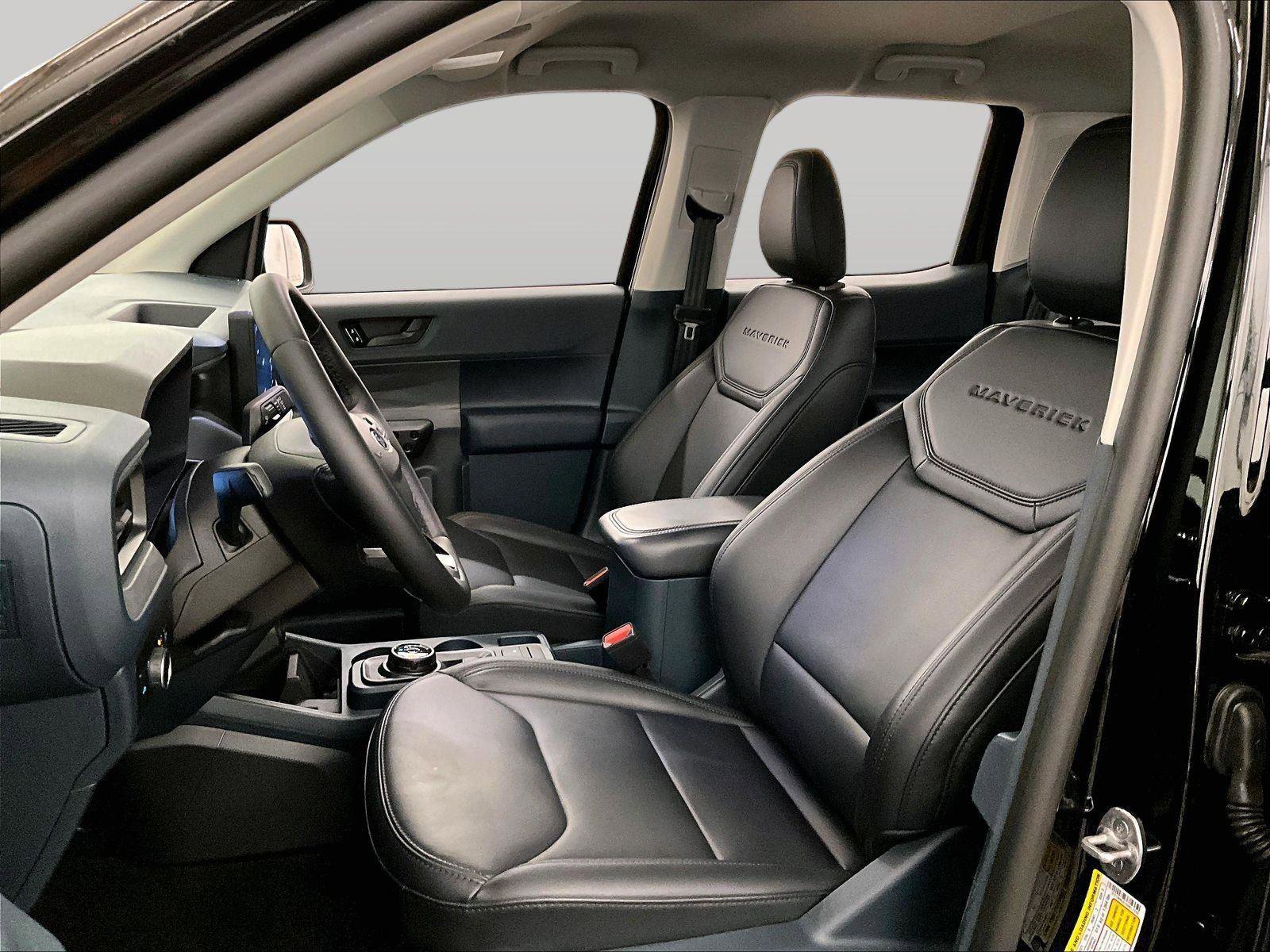 Certified 2025 Ford Maverick Lariat w/ Black Appearance Package image 24