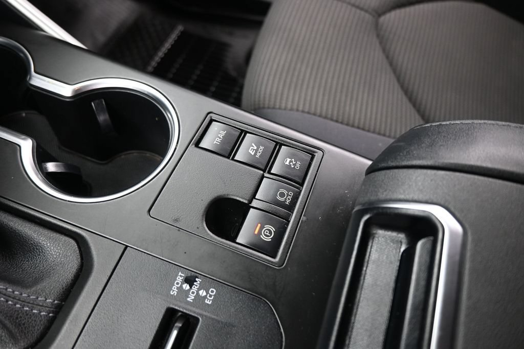 Used 2023 Toyota Highlander LE AWD/4WD image 16