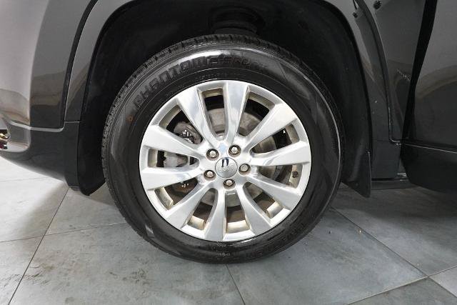 Used 2017 Jeep Cherokee Overland AWD/4WD image 36
