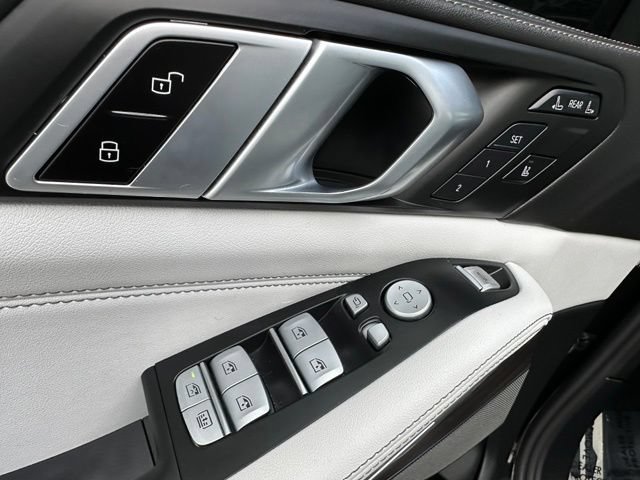 Used 2024 BMW X7 xDrive40i w/ M Sport Package AWD/4WD image 26