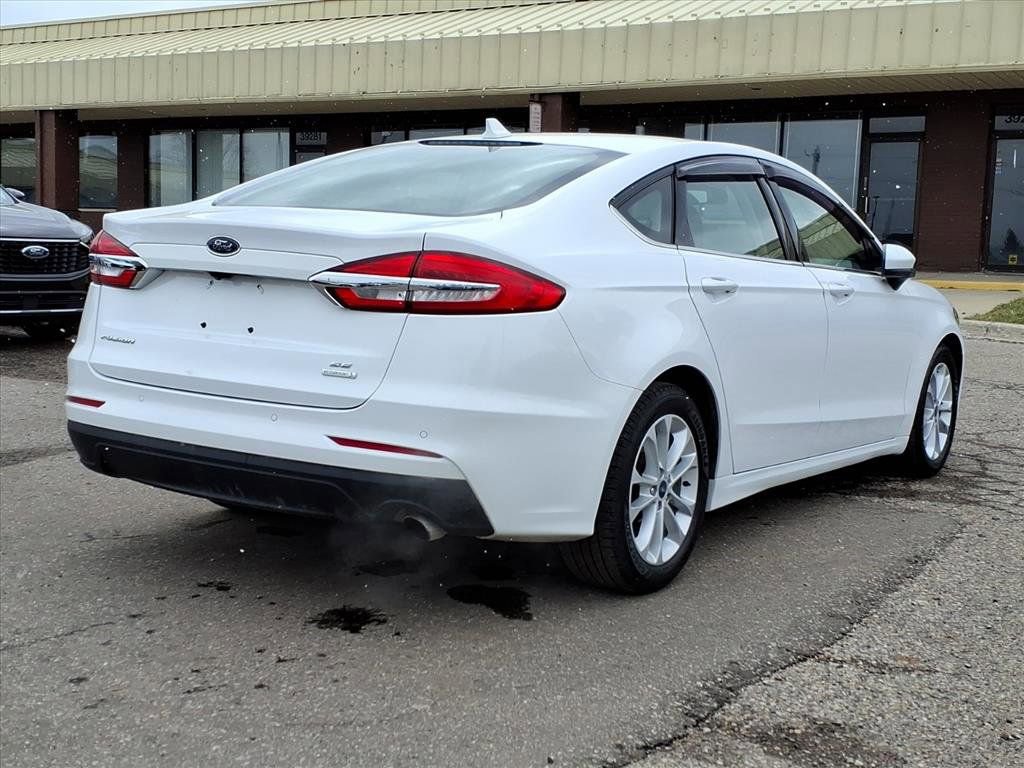 Certified 2020 Ford Fusion SE image 5