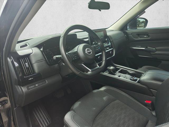 Used 2024 Nissan Pathfinder SV w/ Black Appearance Package AWD/4WD image 11
