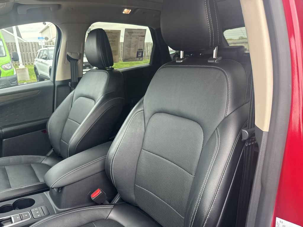 Certified 2020 Ford Escape Titanium w/ Titanium Premium Package 2.0 FWD image 7