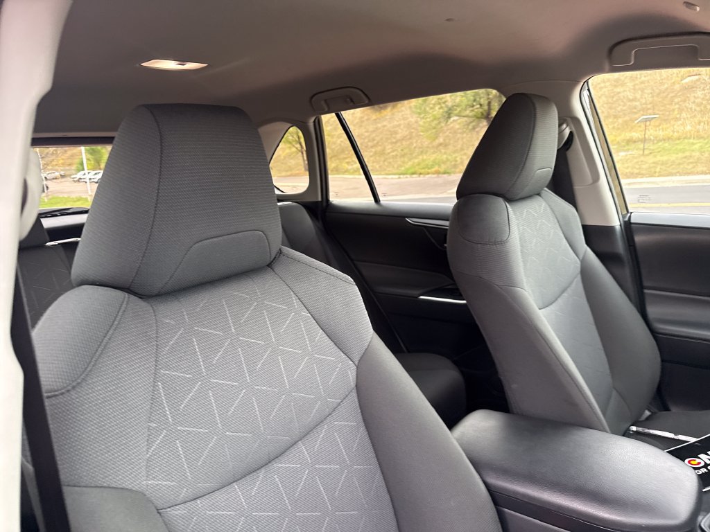 Used 2025 Toyota RAV4 XLE AWD/4WD image 31