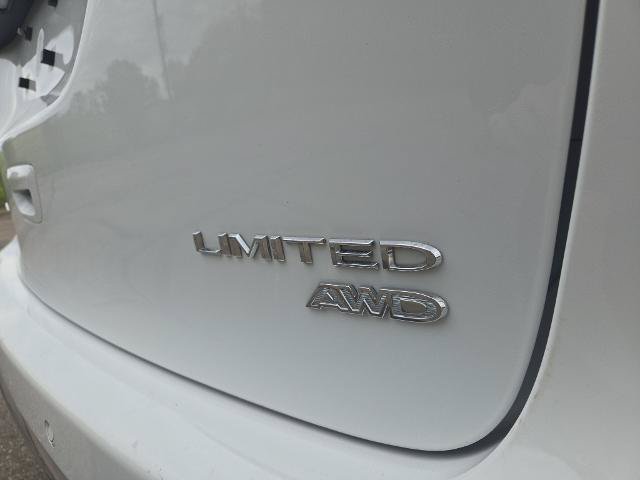 Used 2023 Chrysler Pacifica Limited AWD/4WD image 14