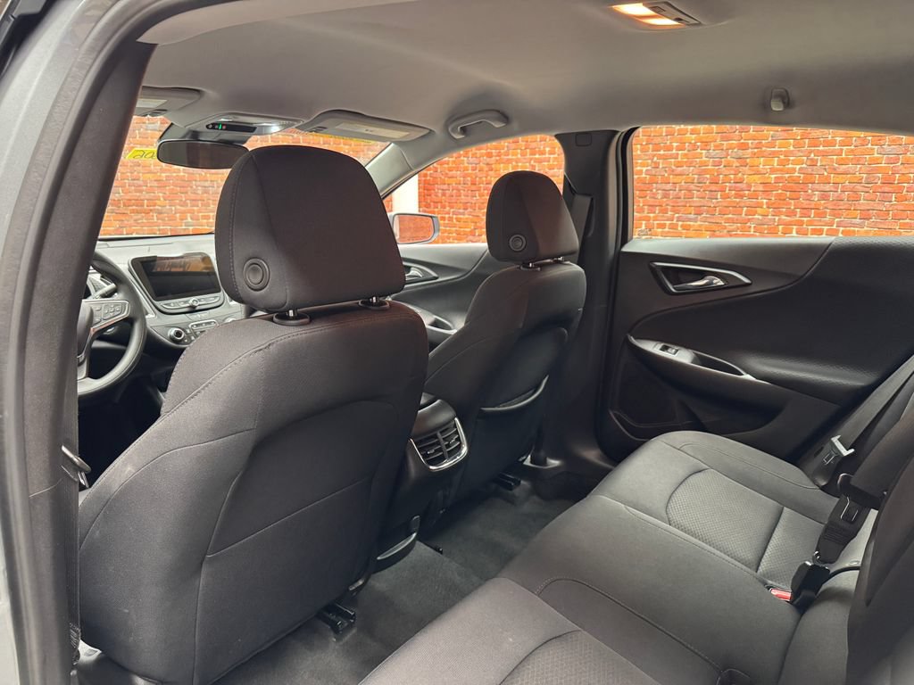 Used 2025 Chevrolet Malibu LT FWD image 24