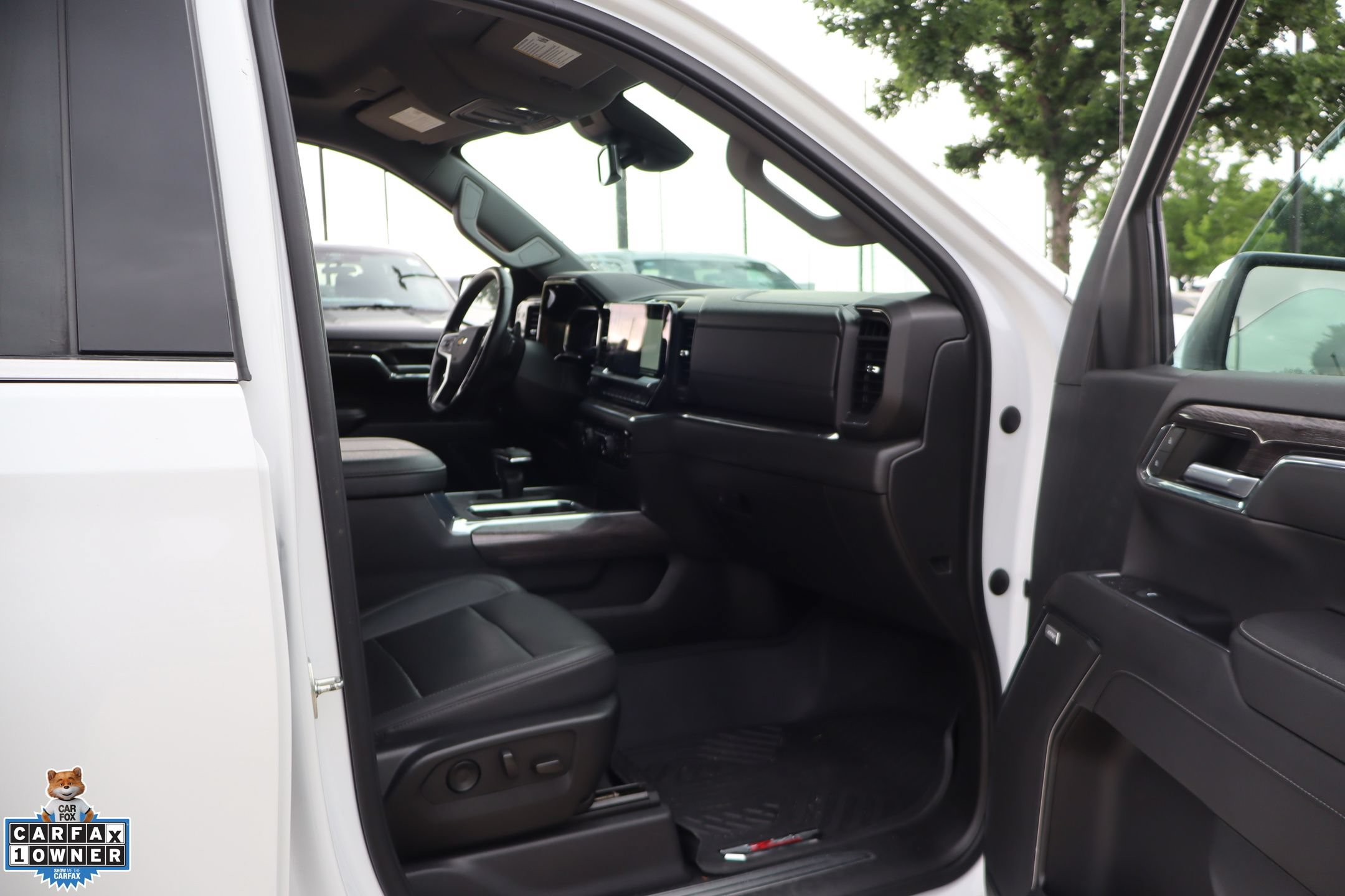 Used 2023 Chevrolet Silverado 1500 LTZ AWD/4WD image 29