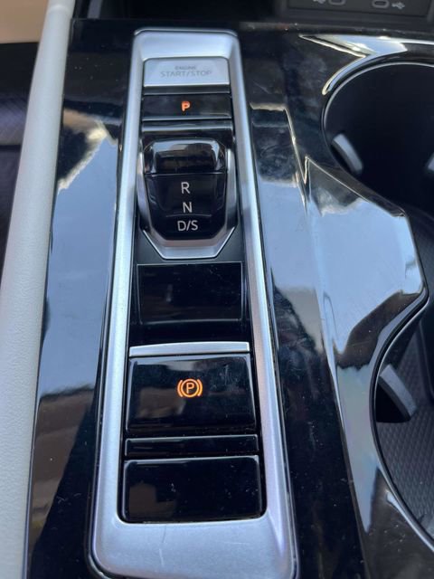 Used 2024 Volkswagen Atlas SE w/ Black Wheel Package FWD image 34