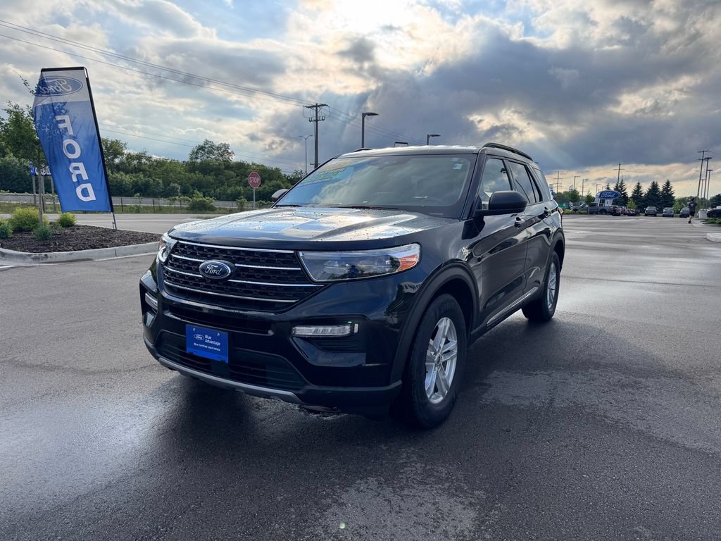 Certified 2021 Ford Explorer XLT w/ Equipment Group 202A AWD/4WD image 2