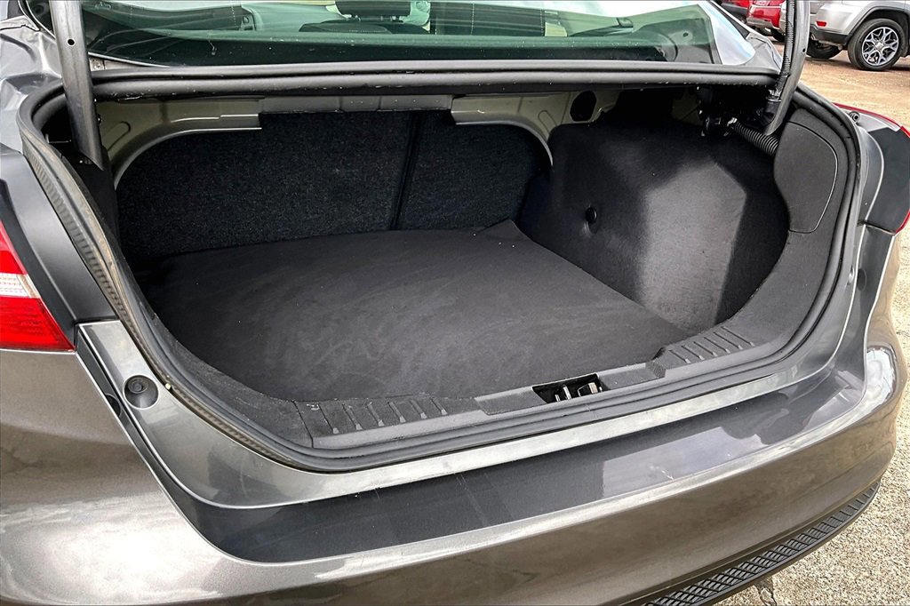 Certified 2018 Ford Focus SE w/ SE Appearance Package image 37