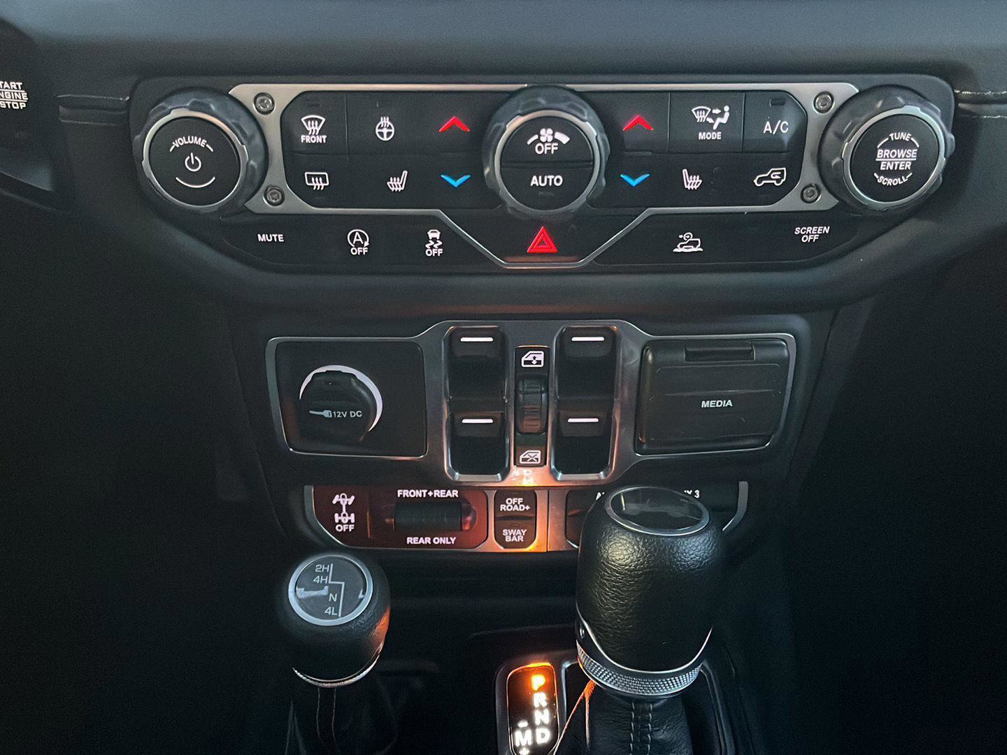 Used 2024 Jeep Wrangler Unlimited Rubicon w/ Convenience Group AWD/4WD image 20