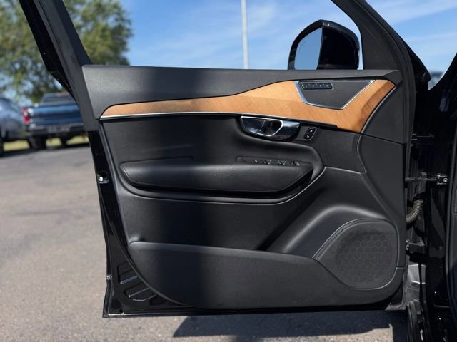 Used 2022 Volvo XC90 T6 Momentum w/ Climate Package image 23