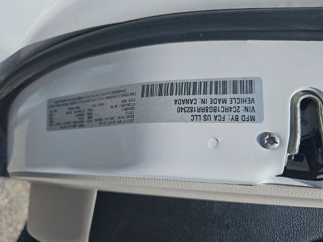Used 2024 Chrysler Pacifica Touring-L FWD image 34