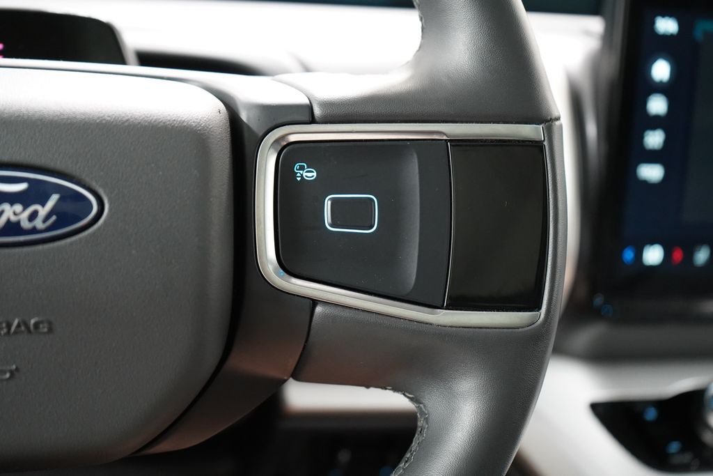 Certified 2025 Ford Expedition Active AWD/4WD image 19