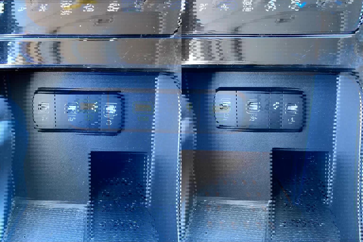 Used 2022 Kia Carnival SX Prestige image 31