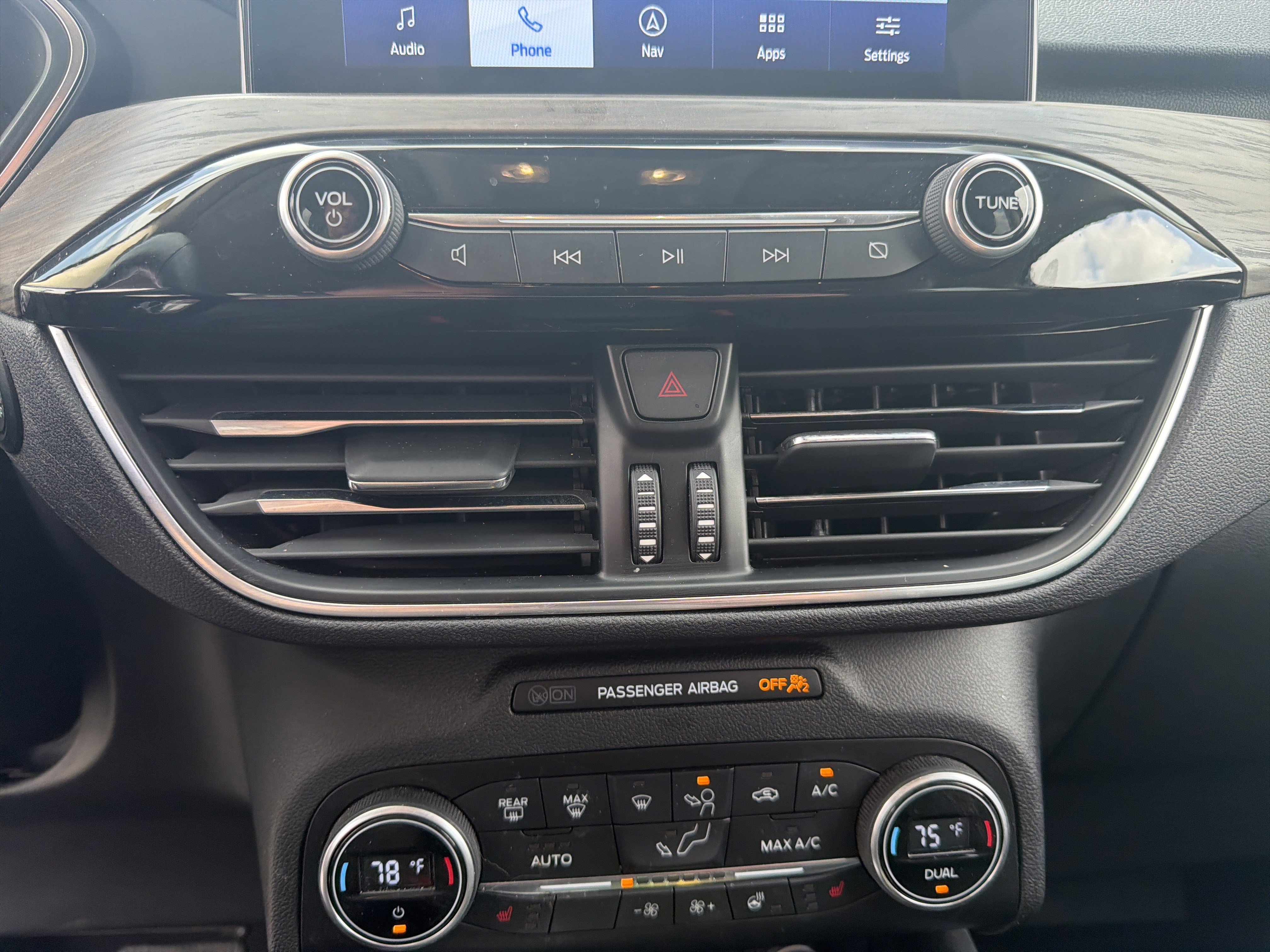 Certified 2020 Ford Escape Titanium AWD/4WD image 37