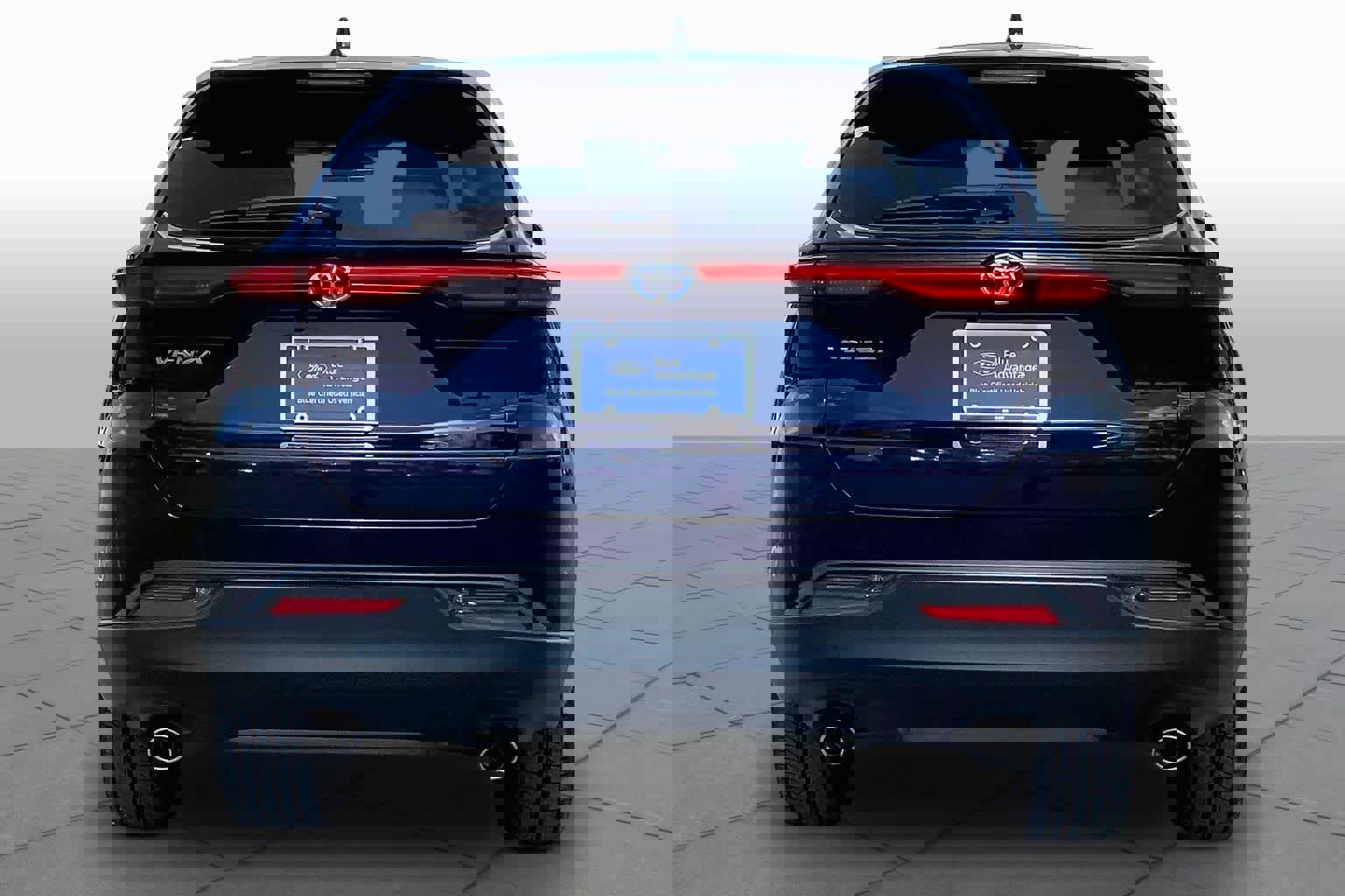 Used 2024 Toyota Venza LE AWD/4WD image 2