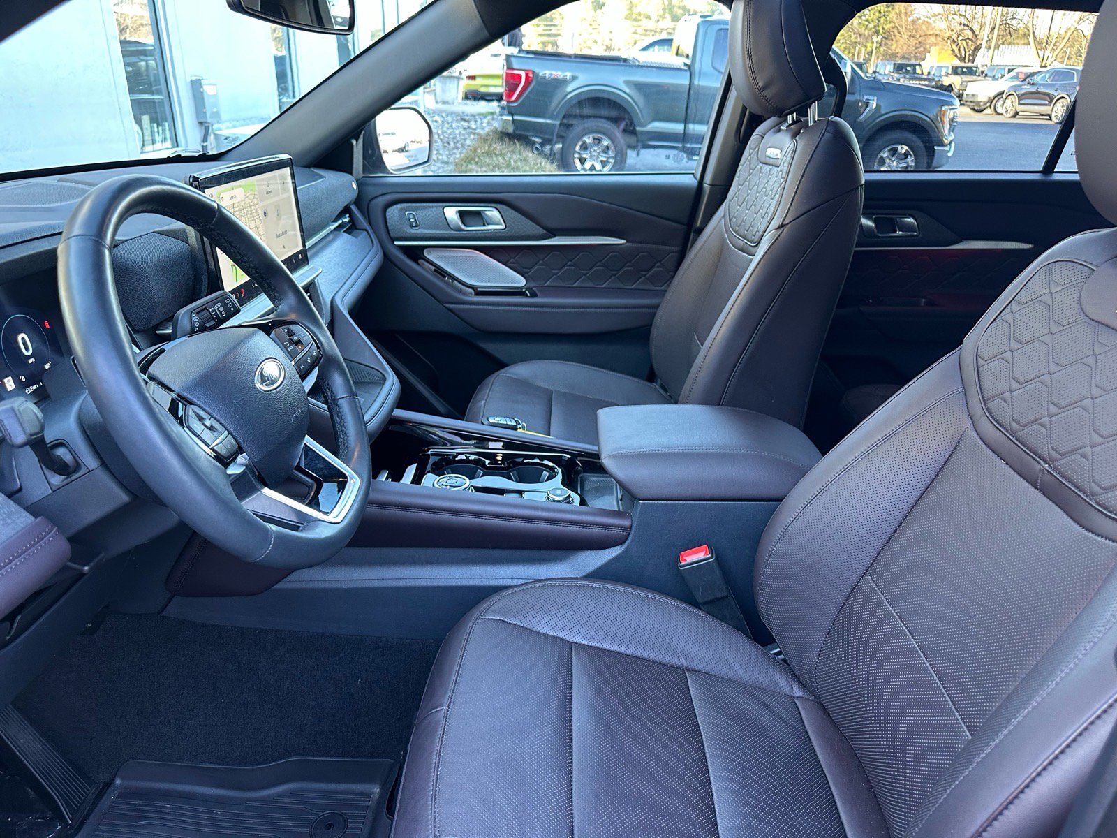Certified 2025 Ford Explorer Platinum w/ LUX Leather Package AWD/4WD image 18