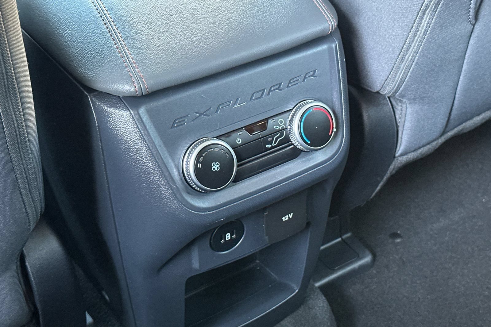 Certified 2025 Ford Explorer Active RWD image 45