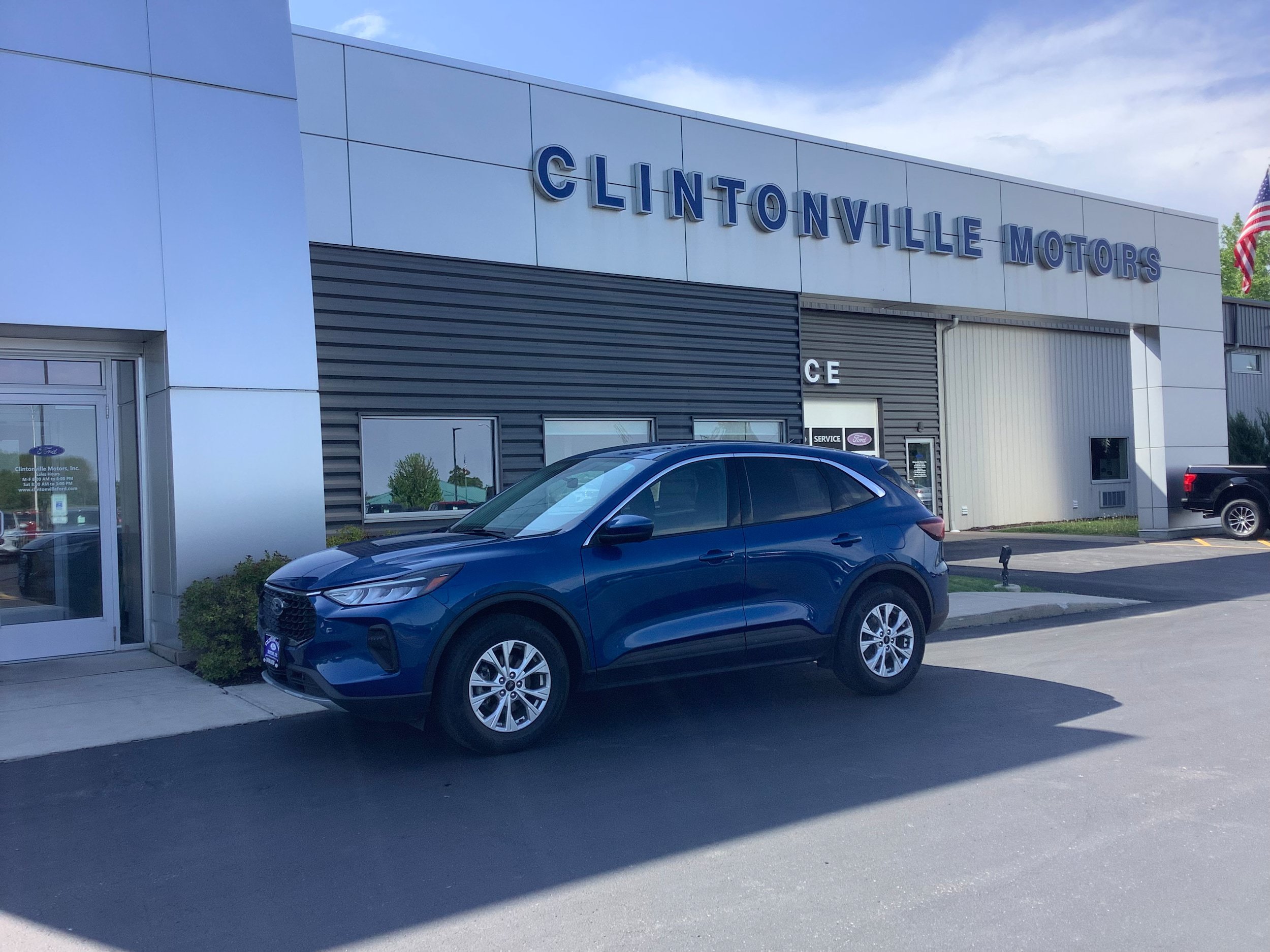 Certified 2023 Ford Escape Active w/ Tech Pack #2 AWD/4WD image 1